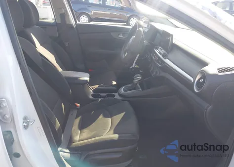 2021 Kia Forte Fe/Lxs z USA, uszkodzony, nr VIN 3KPF24AD0ME369385